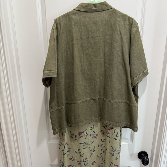 MAKE AN OFFER!  Ty Cream and Green Maxi Sundress Sleeveless Scoop Neck - Picture 3 of 4